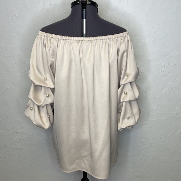 Roz & Ali Ruffle Sleeve on or off shoulder top - Picture 5 of 11